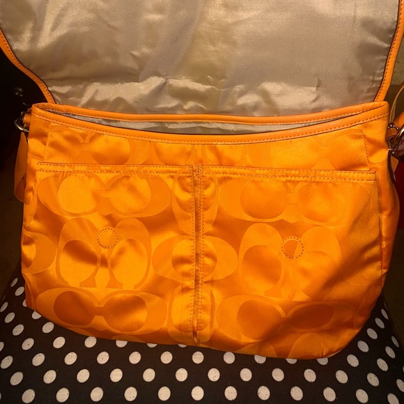 Coach Orange Messenger bag 💼 - Picture 2 of 8